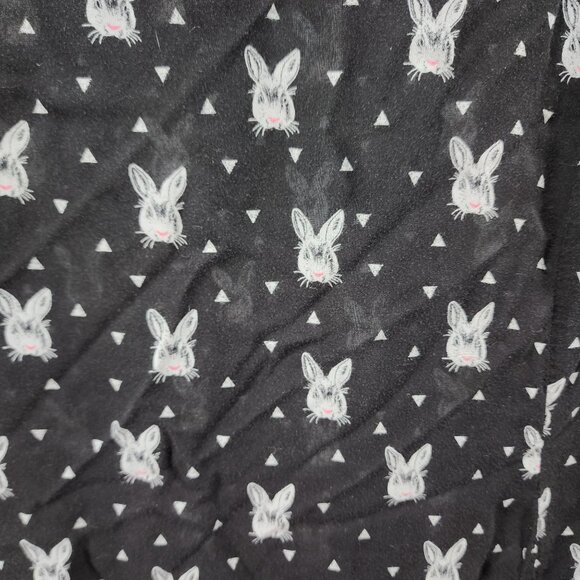 Torrid 3 Womens 3X Black Bunny Print Short Sleeve Top Size 22/24 Zip Back Top - Picture 4 of 8